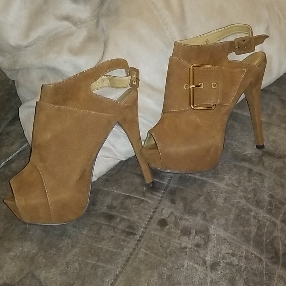 Women's shoes